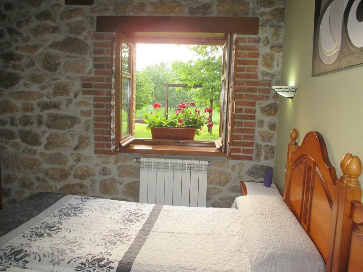 Casa Rural El Jondrigu กังกัส เด โอนิส ภายนอก รูปภาพ